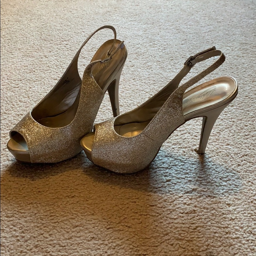 Gold glitter pump